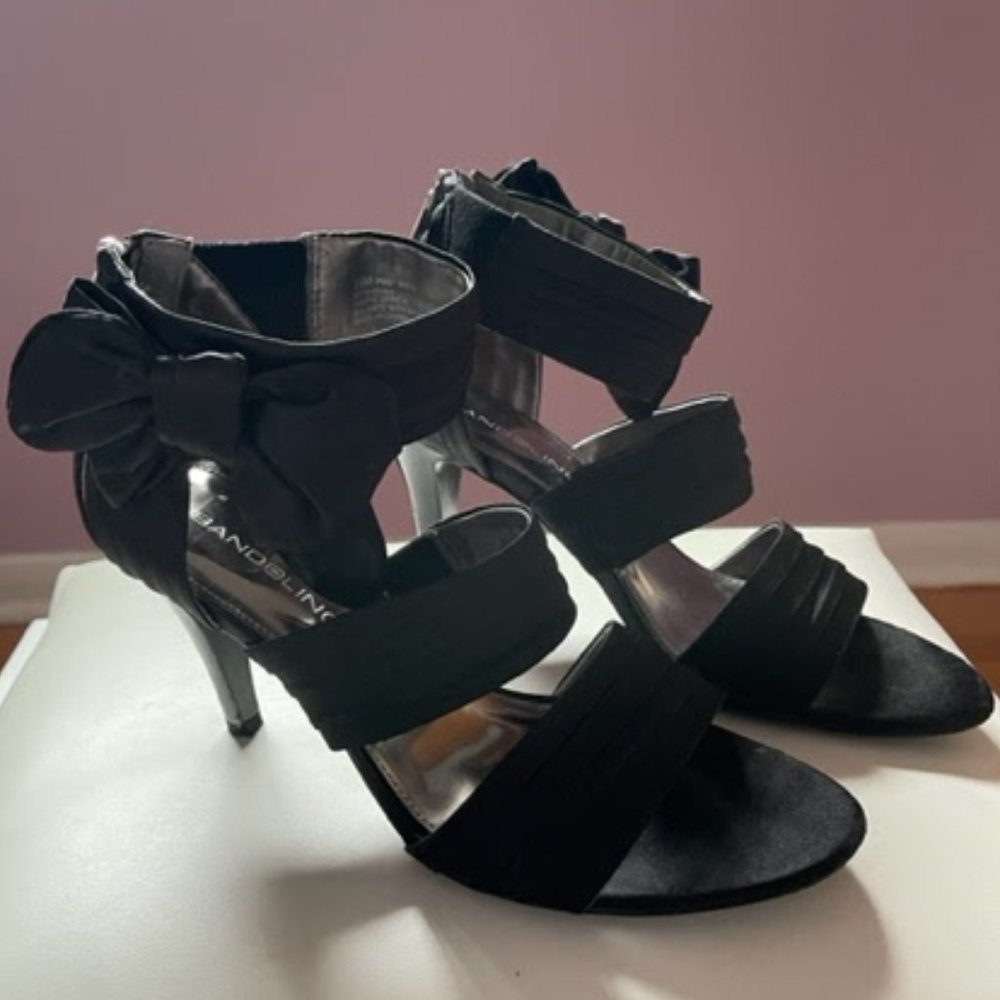 BANDOLINO, Black Dress Sandal, Back Zipper 3.5" Heels, Satin Bow, Size 7.5.